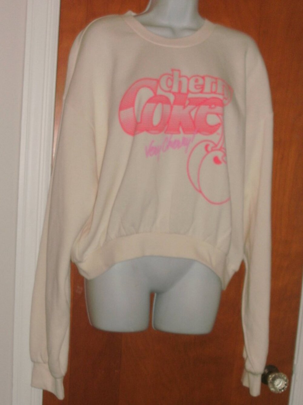 NWT Very Cherry Coke Graphic Soft Fleece Cropped Relaxed Fit Cream Sweatshirt XL